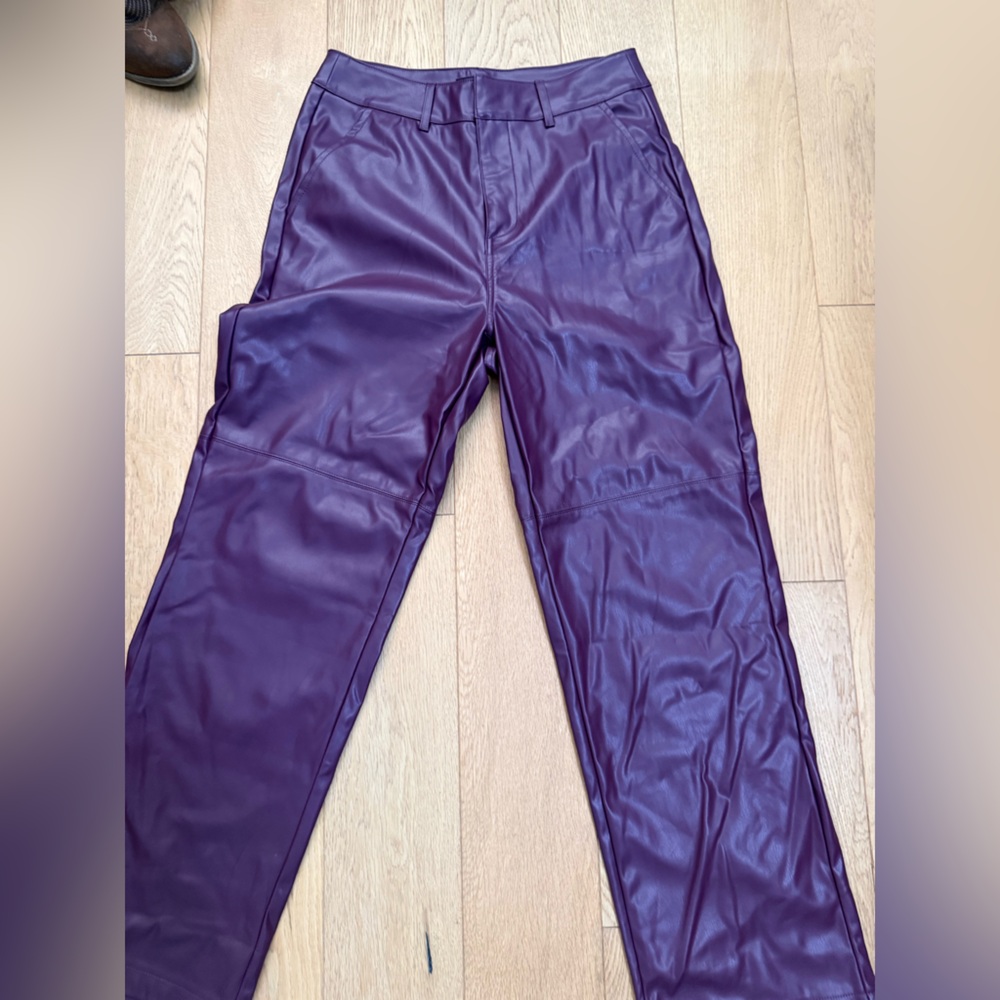 LULU’s size small faux leather pants is from Lulus and features a straight-leg